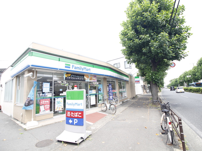 コンビニ　ファミリーマート（コンビニ）まで220m