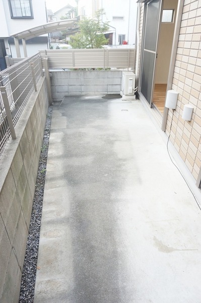バルコニー　広いテラス