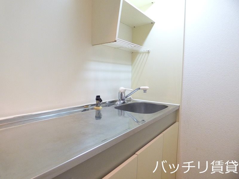 キッチン　別号室タイプの為、現状を優先致します。