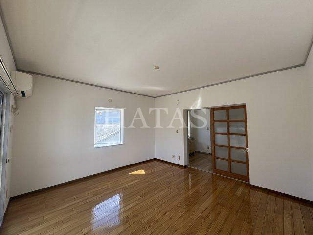 居室・リビング　同物件別部屋です