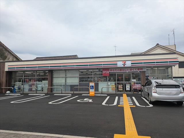 コンビニ　セブンイレブン鳥取市民会館前店（コンビニ）まで604m