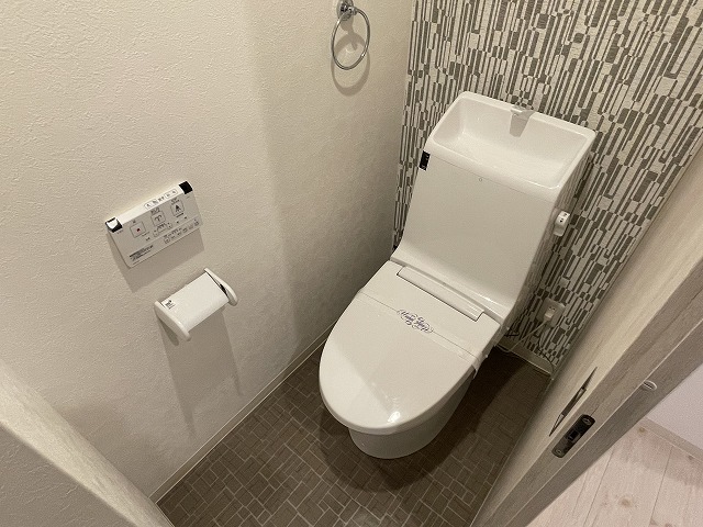 トイレ　ゆったりとした空間のトイレです（同物件別室の写真です）