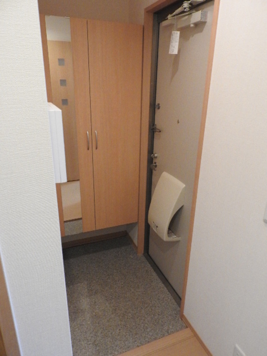 玄関　画像は別号室。ご参考にどうぞ