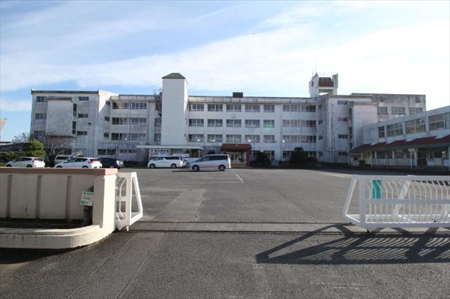 中学校　菊川市立岳洋中学校（中学校）まで2220m