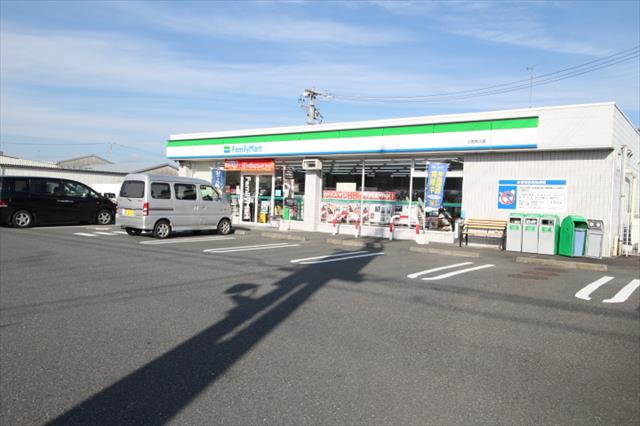 コンビニ　ファミリーマート（コンビニ）まで2117m