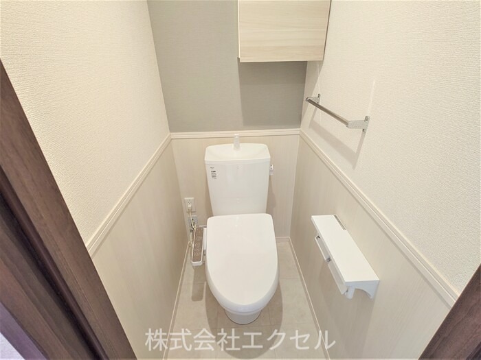 トイレ　温水洗浄便座です。