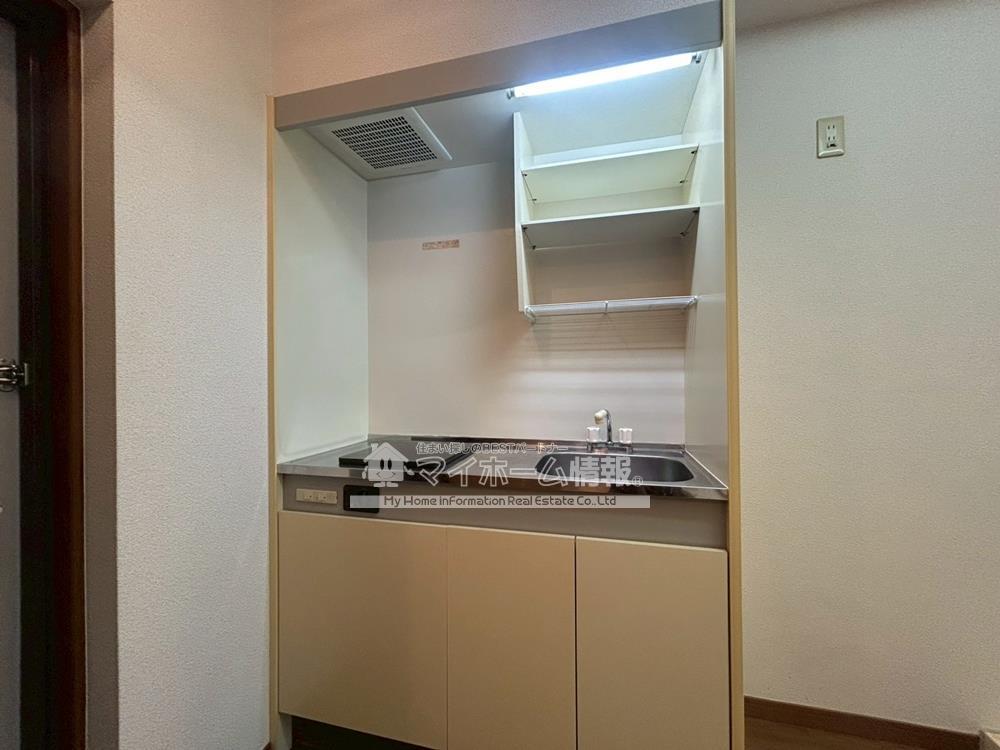 キッチン　※内観写真は同タイプ間取りを引用しており、内装が異なる場合が