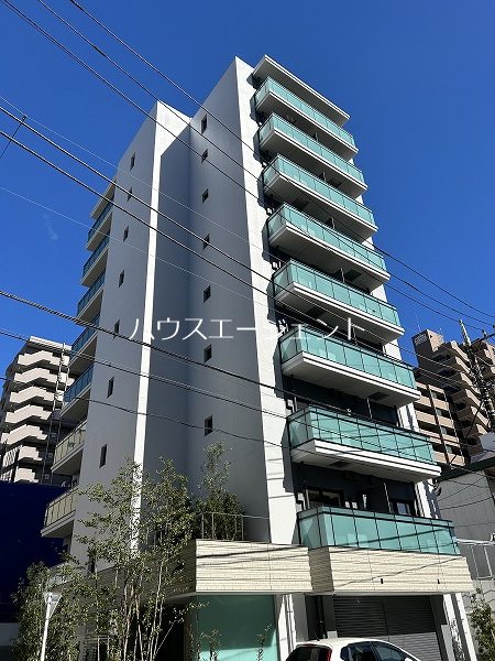 建物外観　9階建てのマンションです