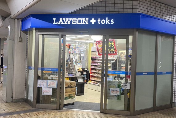 コンビニ　LAWSON+toks宮崎台駅店（コンビニ）まで324m
