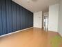 その他部屋・スペース　お部屋が広いのでベッドを置いても狭く感じないです。