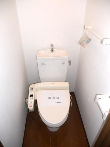 トイレ　★トイレは温水洗浄便座付き★
