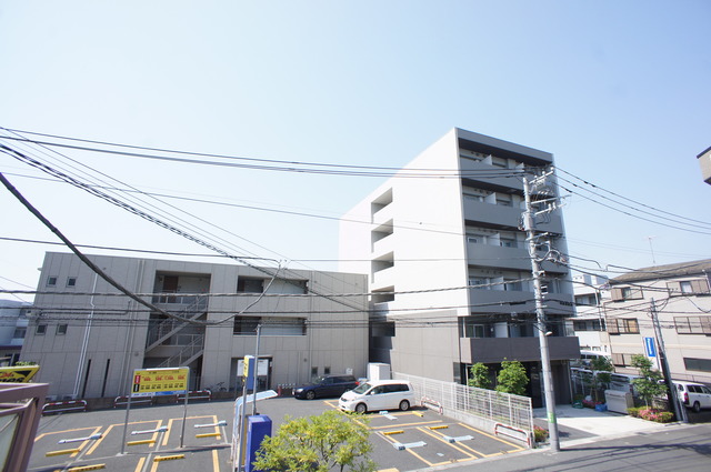 眺望　バルコニーからの景色です！圧迫感がないので暮らしやすい♪