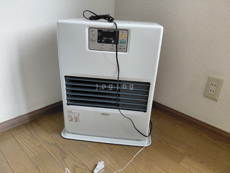 その他設備　冬はあったか石油ストーブです。