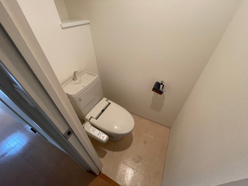 トイレ　トイレははじめからウォシュレット付きです！