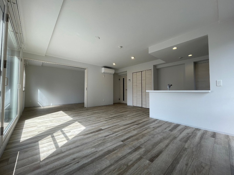 居室・リビング　広くてキレイなお部屋が広がっていて、充実した生活が送れそう。