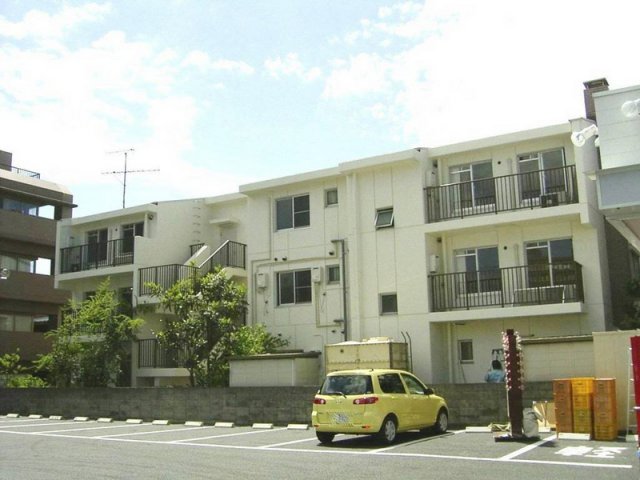 建物外観　オートロック付きです♪
