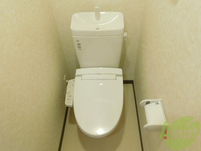 トイレ　ウォシュレットつきのきれいなトイレです