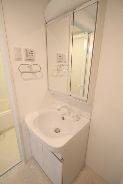 洗面設備　※別室の参考写真です