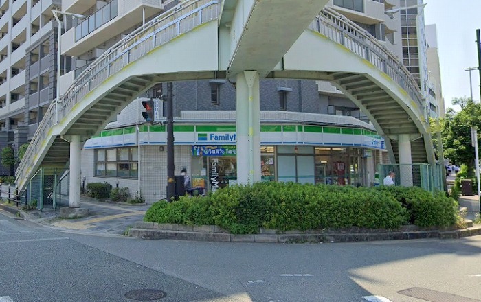 コンビニ　ファミリーマート 新大阪駅東口店（コンビニ）まで451m