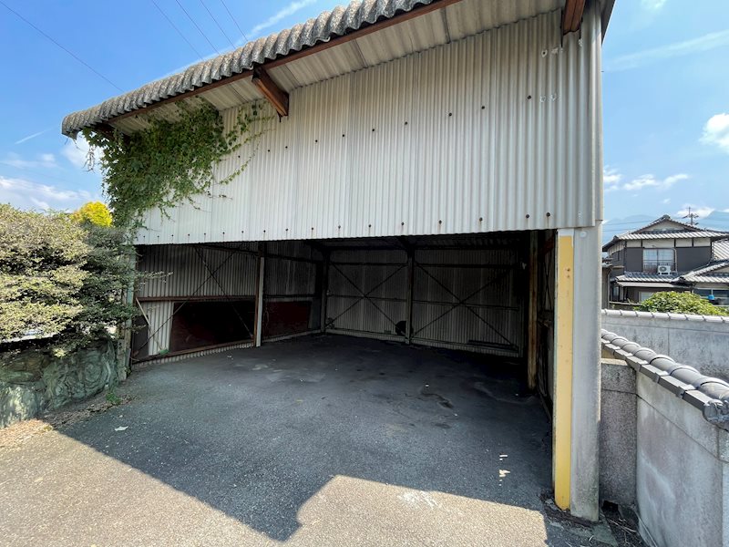 駐車場　敷地内に屋根付きの駐車場☆