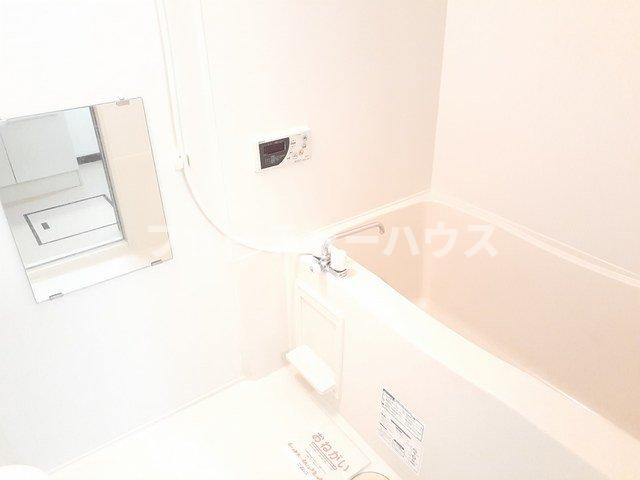 バス・シャワールーム　落ち着いた空間のお風呂です