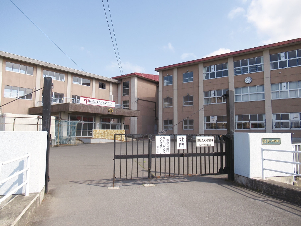 中学校　弘前市立第一中学校（中学校）まで987m