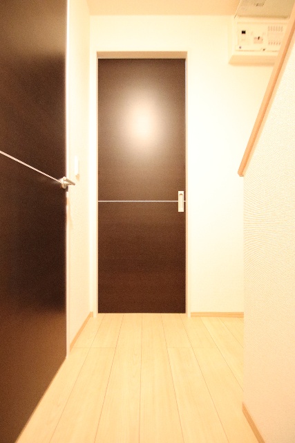 玄関　※別室の参考写真の為、現況優先です。
