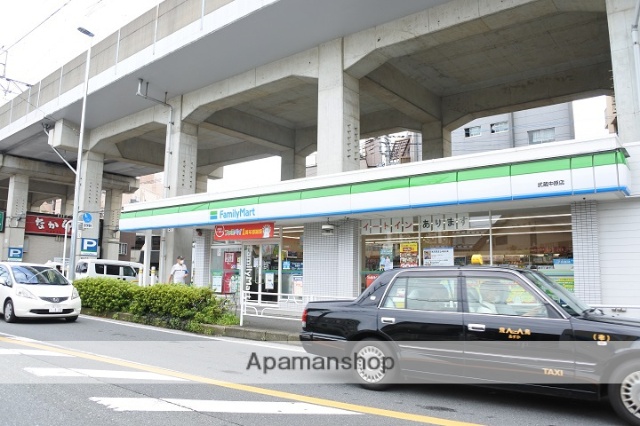 コンビニ　ファミリーマート（コンビニ）まで612m