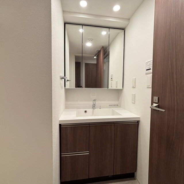 洗面設備　※写真は同タイプ住戸です。