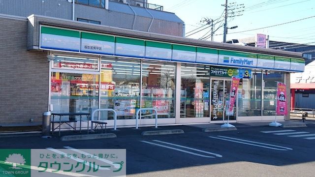 コンビニ　ファミリーマート福生加美平店（コンビニ）まで520m