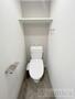 トイレ　人気アイテムの温水洗浄便座。清潔感のあるトイレです。