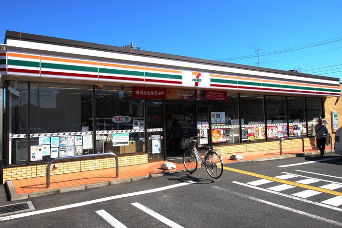 コンビニ　セブンイレブン（コンビニ）まで380m