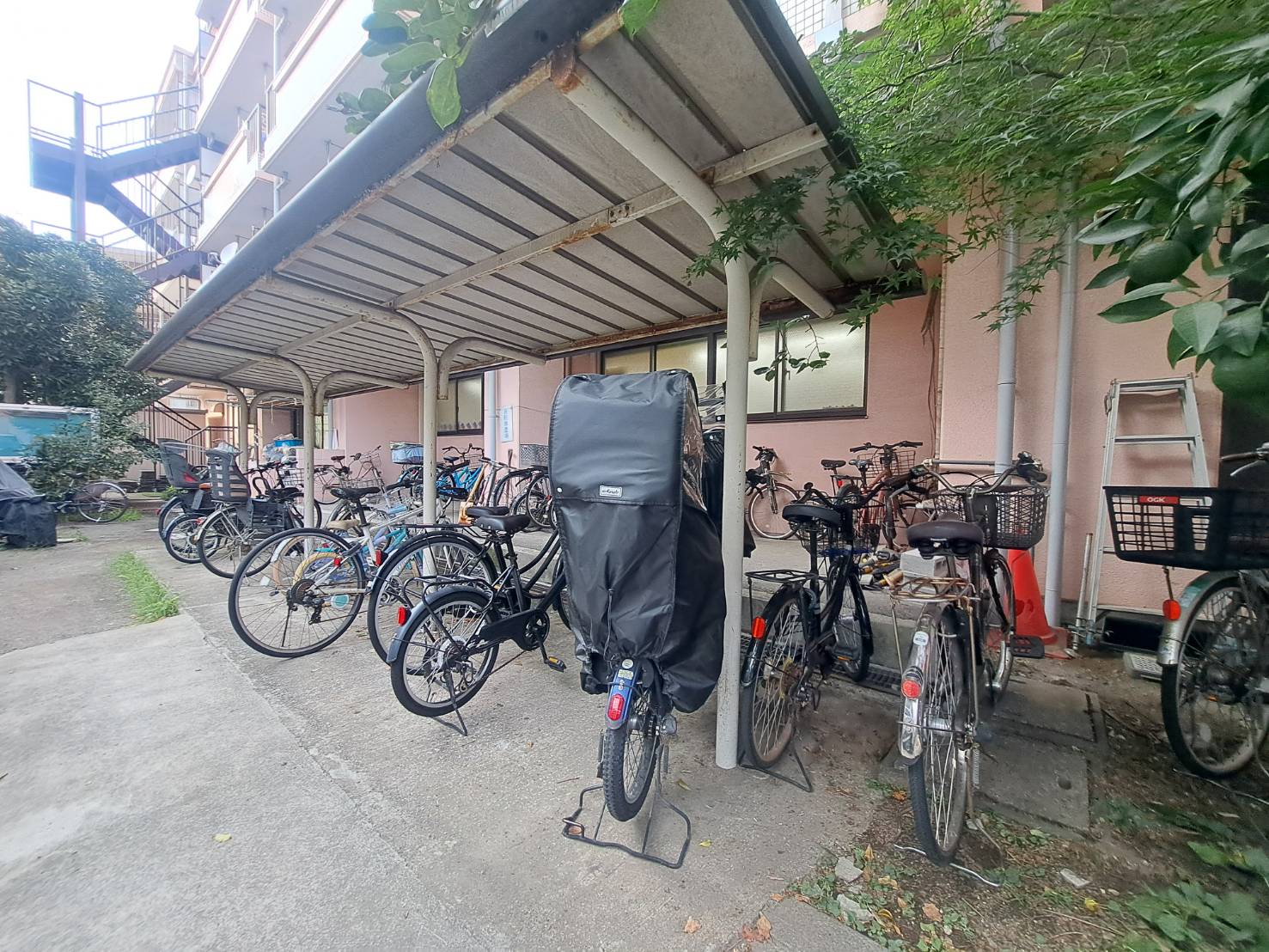 その他共有部分　屋根付き駐輪場