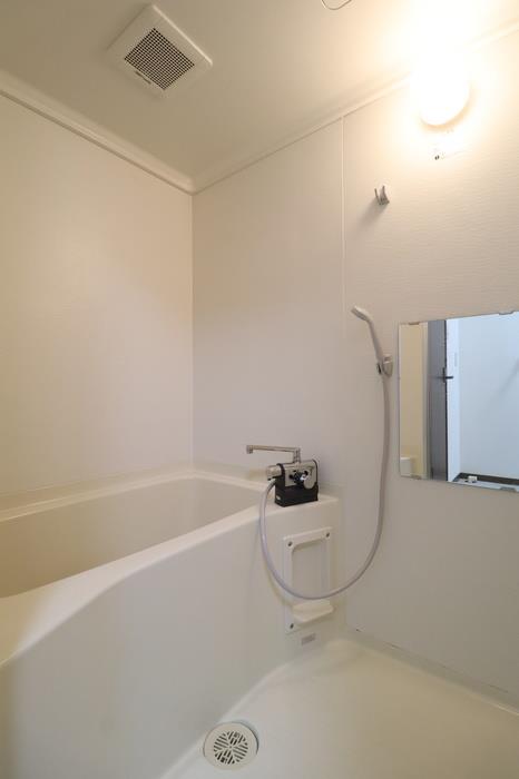 バス・シャワールーム　同タイプの別部屋の写真です