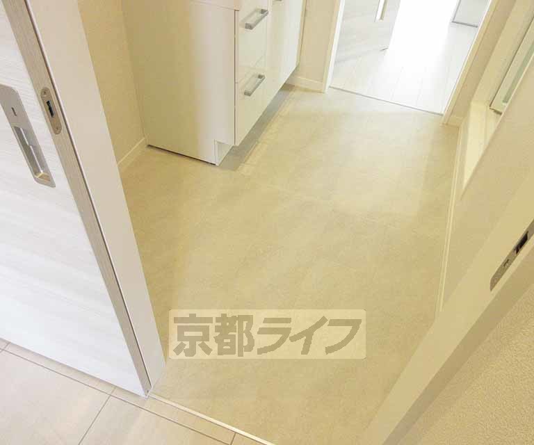 洗面設備　通り抜けできる脱衣所
