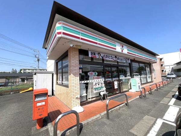 コンビニ　セブンイレブン坂戸八幡店（コンビニ）まで559m
