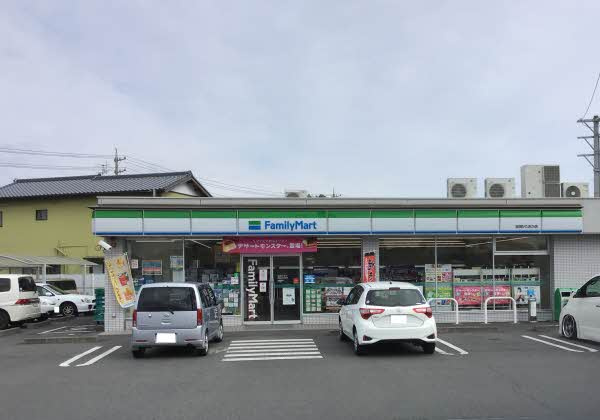 コンビニ　ファミリーマート　吉田かたおか店（コンビニ）まで183m