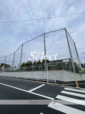 小学校　横浜市立子安小学校（小学校）まで1056m