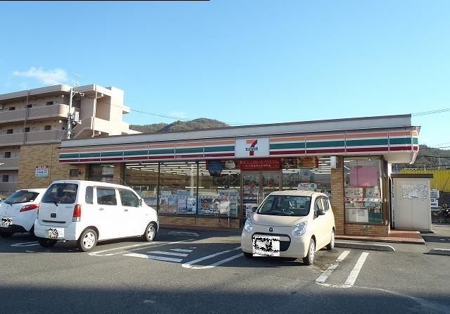 コンビニ　セブンイレブン（コンビニ）まで210m