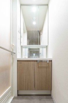 洗面設備　使いやすい独立洗面台☆