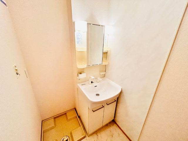 洗面設備　同一建物内１０２号室内装写真転載