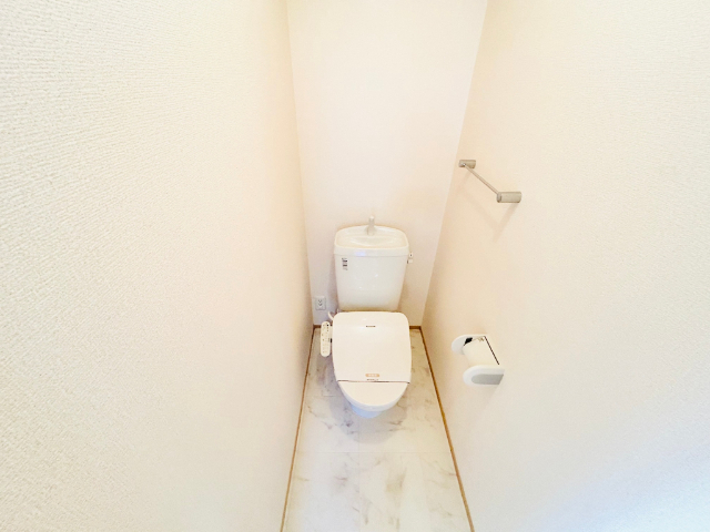 トイレ　同一建物内１０２号室内装写真転載