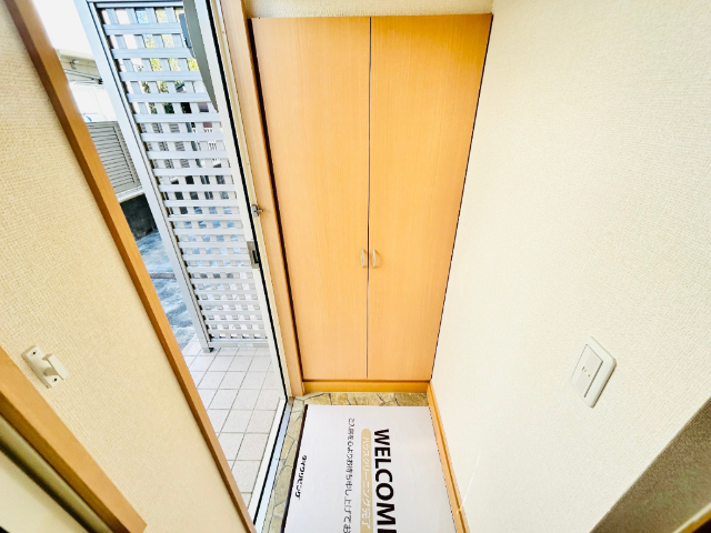 玄関　同一建物内１０２号室内装写真転載
