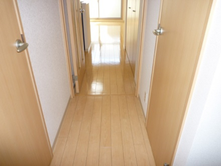 玄関　※反転タイプのお部屋の写真