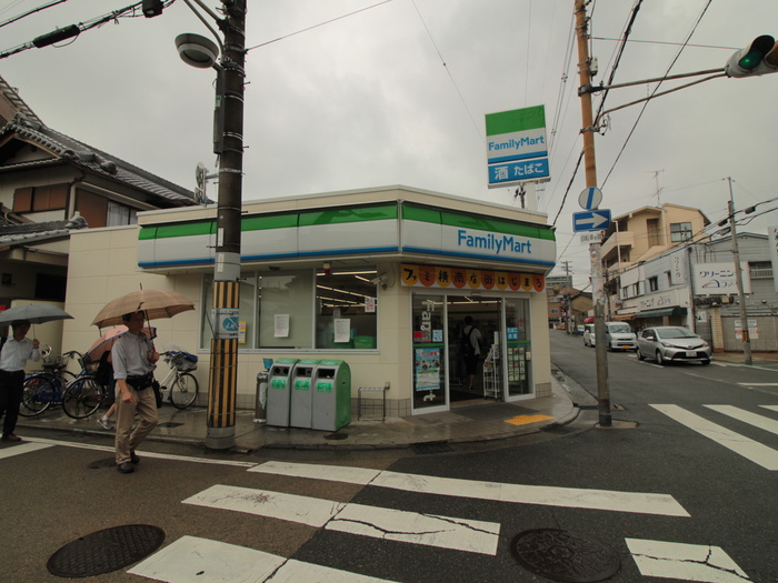 コンビニ　ファミリーマート（コンビニ）まで799m