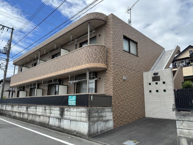 建物外観　南東向き最上階の２階角部屋２面採光で陽当り眺望良好です♪
