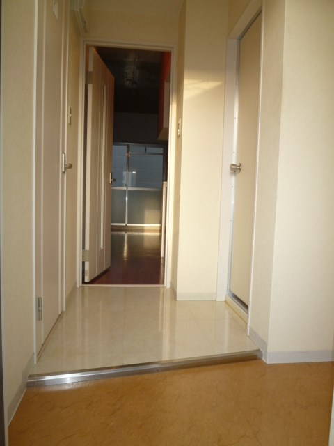 玄関　同間取りのお部屋の写真です。ご参考までに。
