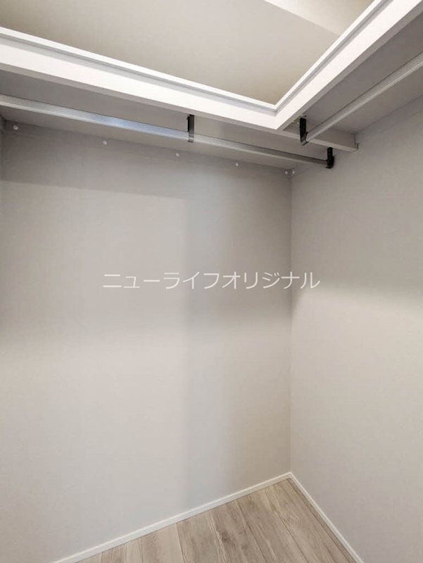 収納　大きくゆったりサイズのウォークインクローゼット。