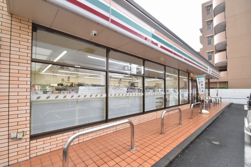 コンビニ　セブン-イレブン 多摩鶴牧２丁目店（コンビニ）まで762m