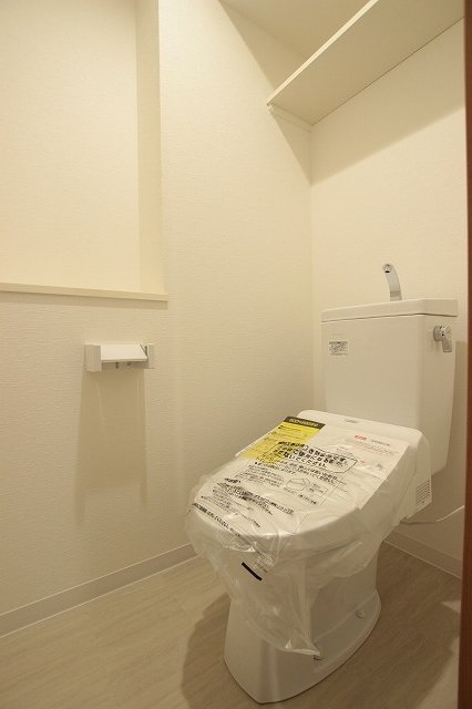 トイレ　写真は別号室のものです。